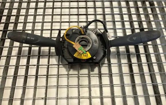 Wiper turn signal indicator stalk/switch