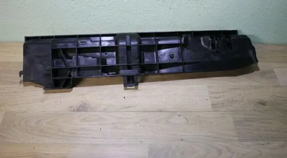 BMW 1 E81 E87 Radiator mount bracket 7524912