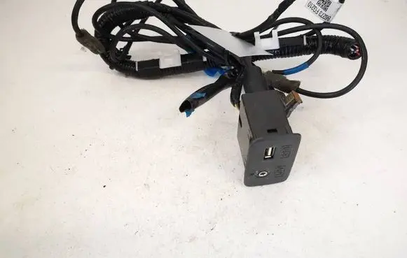 Subaru Impreza III USB socket connector 86273fg210