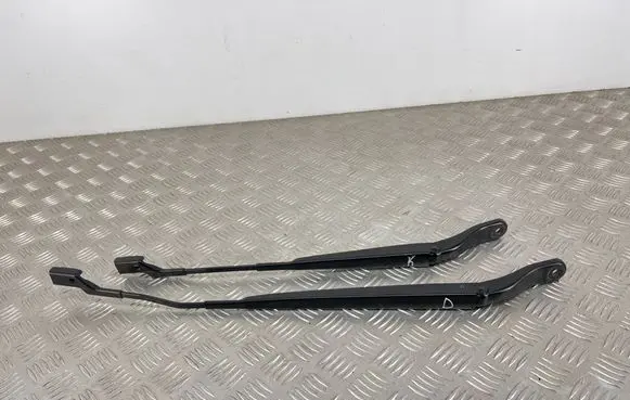 Front wiper blade arm