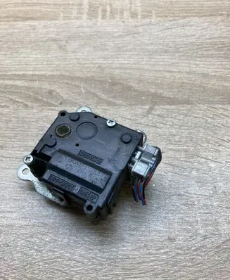 Toyota Avensis T270 Air flap motor/actuator 0638001100 R982