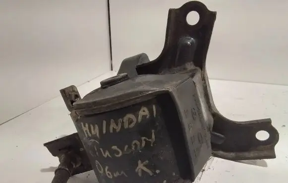 Hyundai Tucson JM Engine mount bracket 218142E400