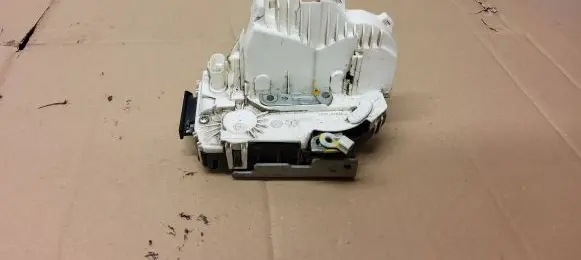 Jeep Grand Cherokee Front door lock P04589924EA T58KD0302