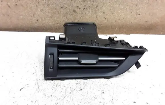 Toyota Avensis T270 Dashboard side air vent grill/cover trim 5566005120