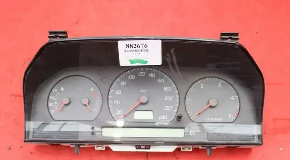 Volvo S70 V70 V70 XC Speedometer (instrument cluster) 9168144
