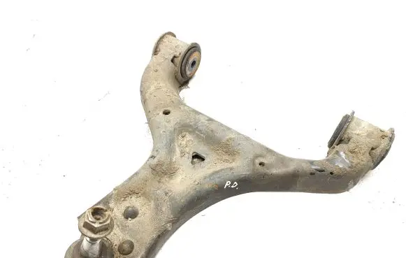 Mercedes-Benz Vito Viano W447 Front lower control arm/wishbone