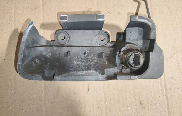 Opel Zafira A Front door lock (next to the handle) 