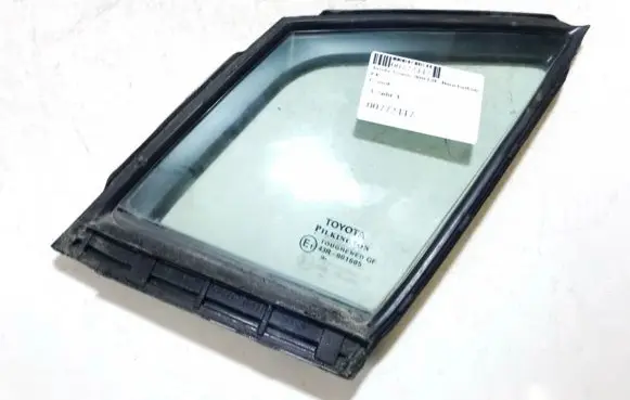 Toyota Avensis T270 Front door vent window glass four-door 