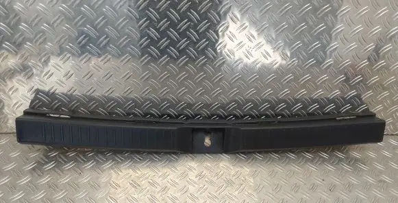 Toyota Corolla Verso AR10 Trunk/boot sill cover protection 647160F010