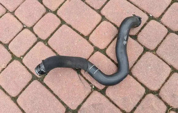 Opel Insignia B Engine coolant pipe/hose 39086773
