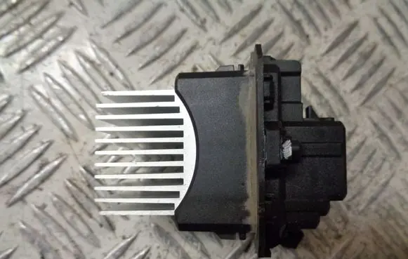Peugeot 108 Heater blower fan relay VLCL29DC11N T1000035NC 235N19152GXQ