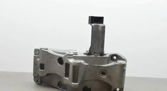 BMW 5 F10 F11 Generator/alternator bracket 7619250