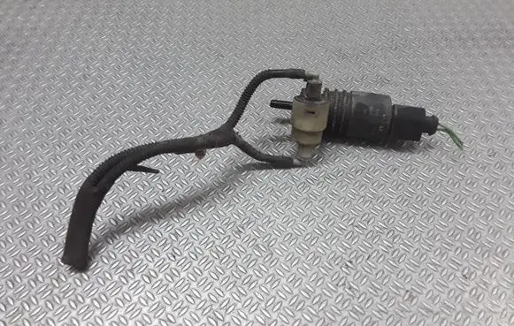 Volkswagen Touran I Windscreen/windshield washer pump