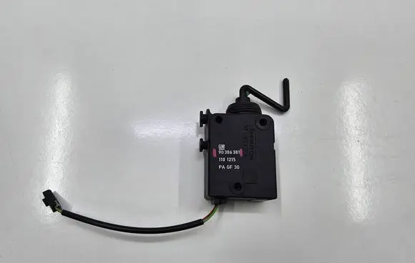 Opel Corsa B Fuel tank cap lock 90386381