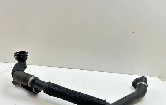 Land Rover Evoque II Engine coolant pipe/hose