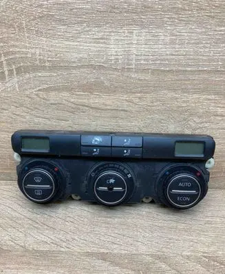 Volkswagen PASSAT B6 Climate control unit 74677510
