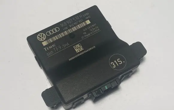 Volkswagen Golf V Gateway control module 1K0907530H 1K0907951