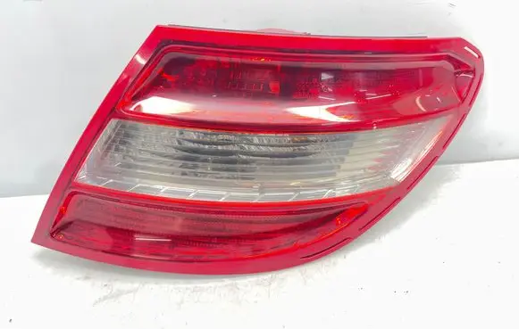 Mercedes-Benz C W204 Rear/tail lights 2049068402