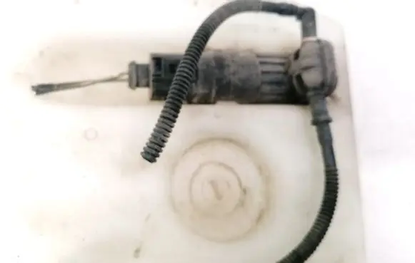 Skoda Octavia Mk2 (1Z) Windscreen/windshield washer pump 1K6955651 5020043