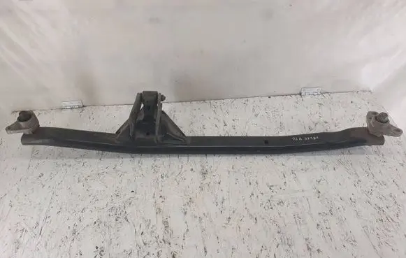 Volvo V70 Engine mounting bracket 8666205