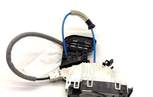 Mercedes-Benz GLA W156 X156 Rear door lock A2047302735