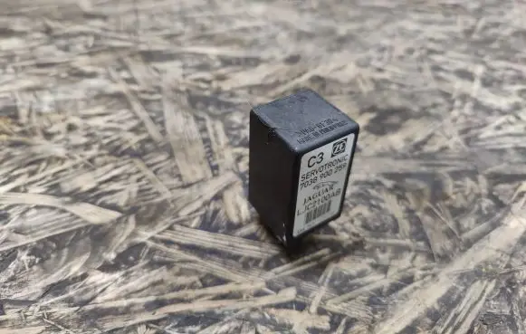 Jaguar XK8 - XKR Other relay LJC2100AB