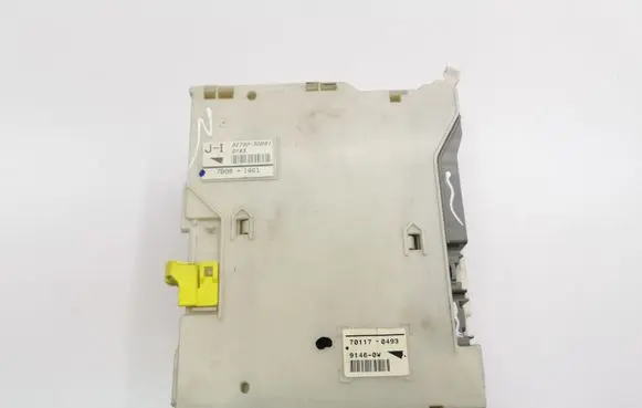 Lexus GS 300 350 430 450H Fuse module 8273030B61 701170493