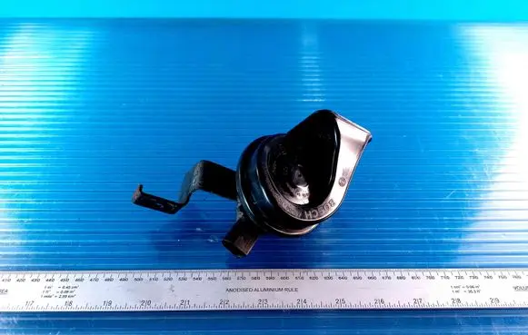 Audi A3 S3 A3 Sportback 8P Horn signal CH2143 024138
