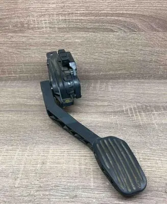 Volvo V70 Accelerator throttle pedal 30683515 6PV008537