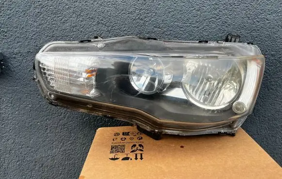 Mitsubishi Lancer VIII Headlight/headlamp
