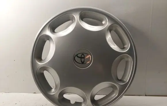 Toyota Corolla Verso AR10 R16 wheel hub/cap/trim 