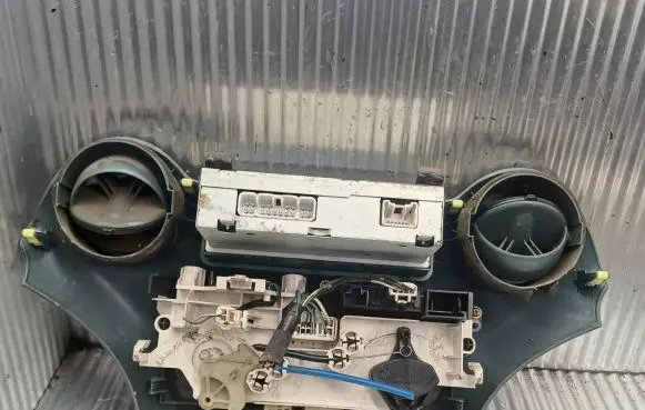 Toyota Yaris Climate control unit 758268701B 758270701B