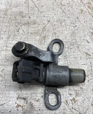 Ford Mondeo Mk III Crankshaft position sensor 2S706023AB