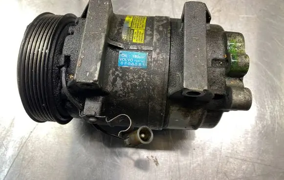 Volvo V70 Air conditioning (A/C) compressor (pump) 8708581