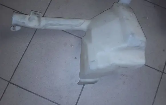 Jeep Cherokee Windshield washer fluid reservoir/tank 55156160