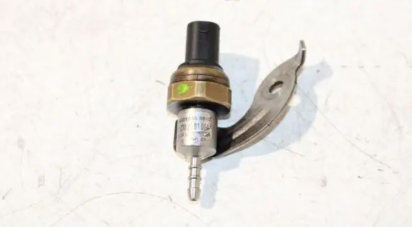 Mercedes-Benz Sprinter W906 Fuel pressure sensor A6510703981004