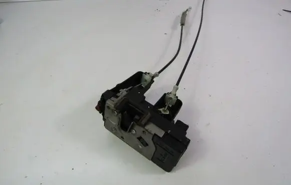 Opel Vectra C Rear door lock 13157759