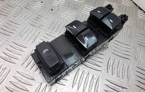 Hyundai i30 Electric window control switch 93570A6560