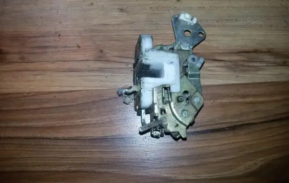 Mazda 121 Rear door lock