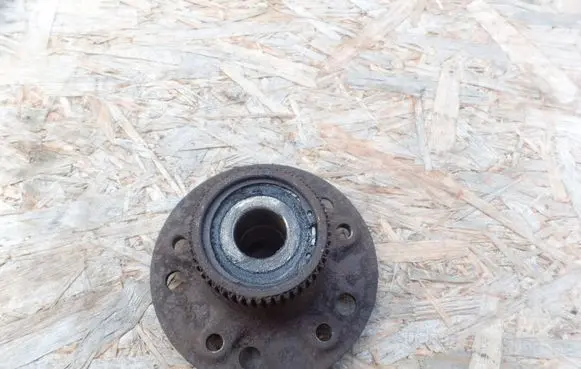 Rear wheel hub