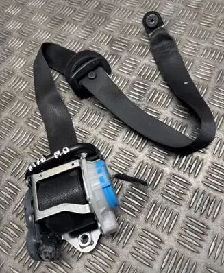 Mercedes-Benz A W176 Front seatbelt 3063559 307494599228 KR1NK36180