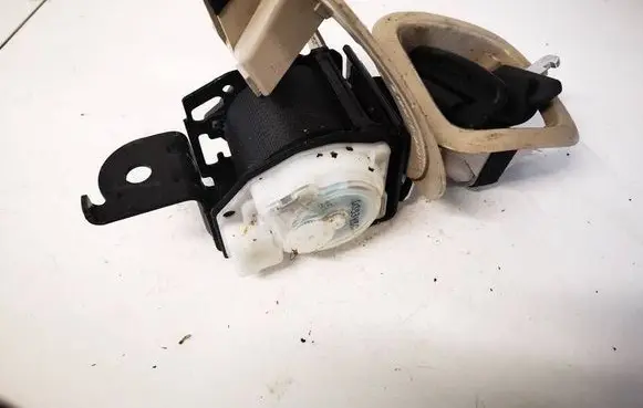 Subaru Legacy Middle seatbelt (rear)