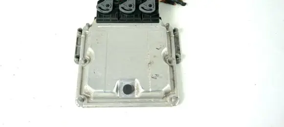 Opel Vivaro Engine control unit/module ECU 0281010632 HOM8200051608