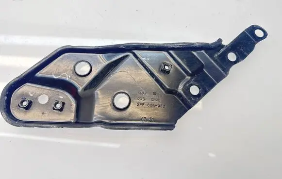 Cupra Formentor Headlight/headlamp mounting bracket 5FF806930 0721