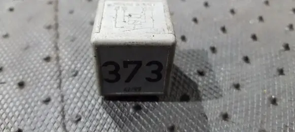 Volkswagen PASSAT B5.5 Other relay 8D0951253A V23134-B52-X301