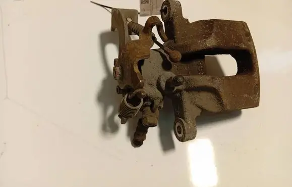 Toyota Auris 150 Rear brake caliper 