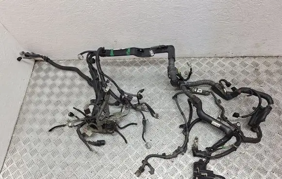 Toyota Avensis T270 Engine installation wiring loom 8212105B90 8212105B90G 8281502080
