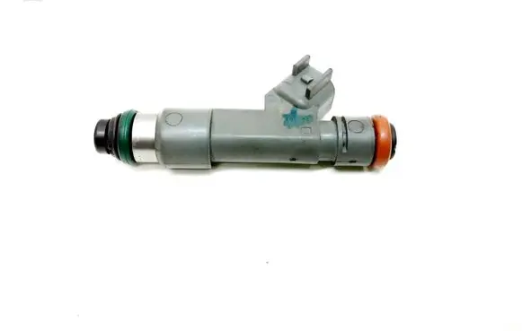 Volvo XC90 Fuel injector 8653608