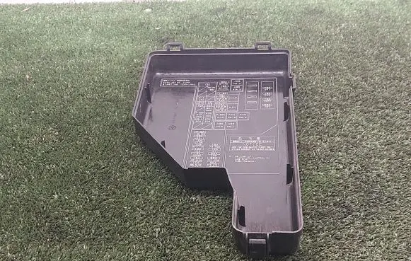 Toyota Prius (XW20) Fuse box cover 8644