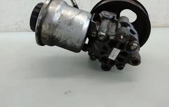Toyota Avensis T250 Power steering pump